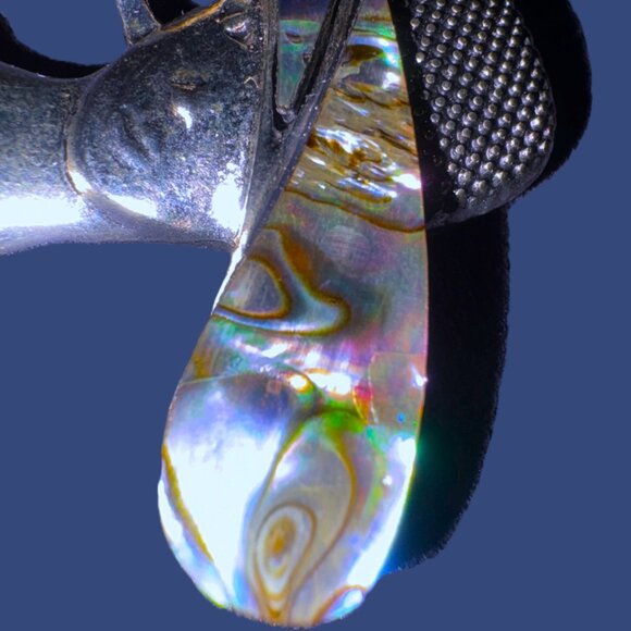 Vintage Silver lady Brooch with Detailed Hat Abalone Inlay - Picture 7 of 10